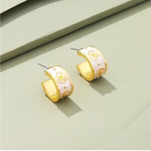 14k gold plated daisy earrings